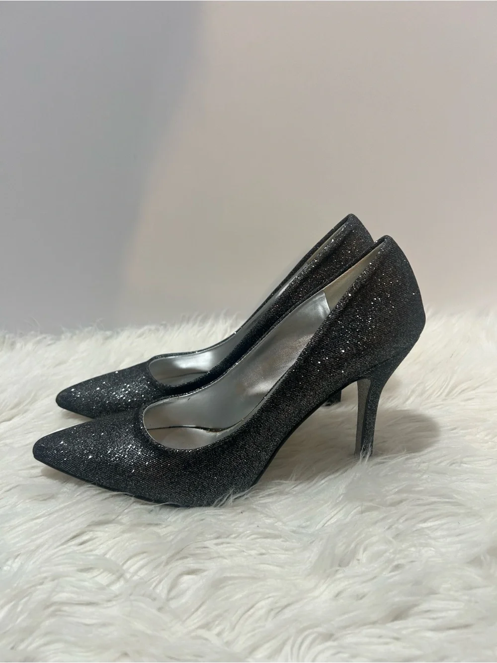 Nine West NW Flax size 6 black/silver gunmetal  glitter 3.5 inch heels